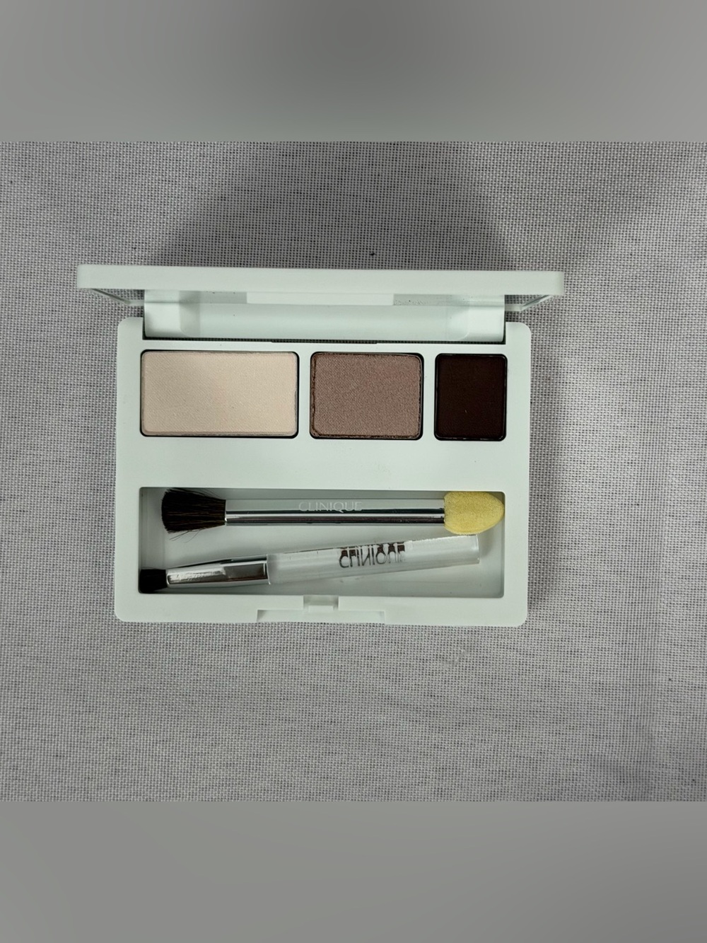 Clinique Set of 4 Eyeshadow Palettes with 1 Blush & Compact Mirrors - Picture 5 of 15